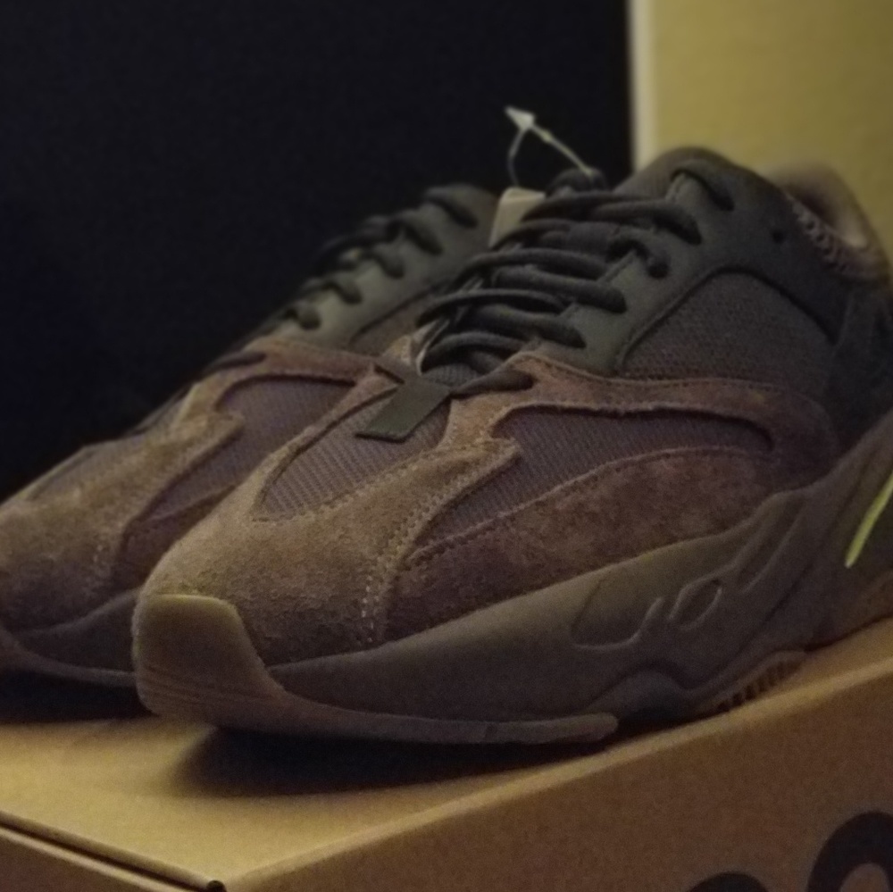 Adidas Yeezy Boost 700 Mauve size 9.5